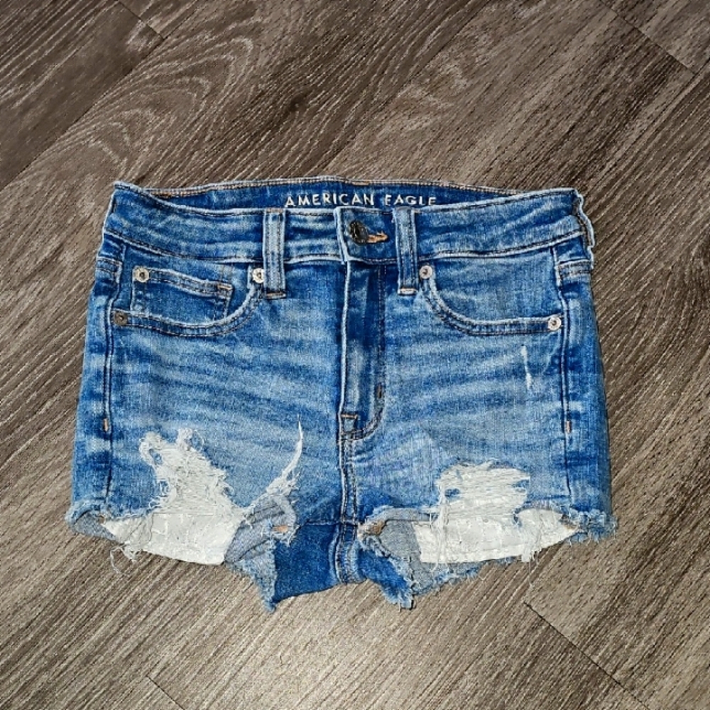 American Eagle Outfitters Blue Denim Women's Shorts. Size 00. HIGH-RISE Shortie.